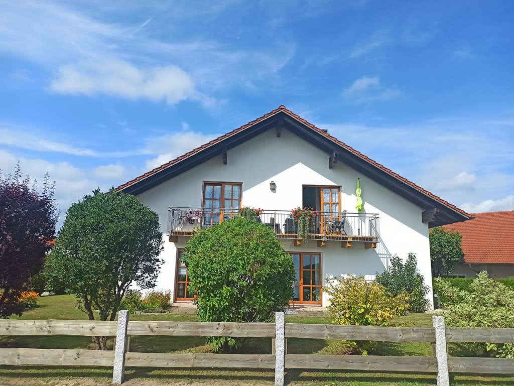 Immobilie in Thyrnau - Herrliches Zweifamilienhaus mit großartigem Weitblick in Thyrnau - Bild 1