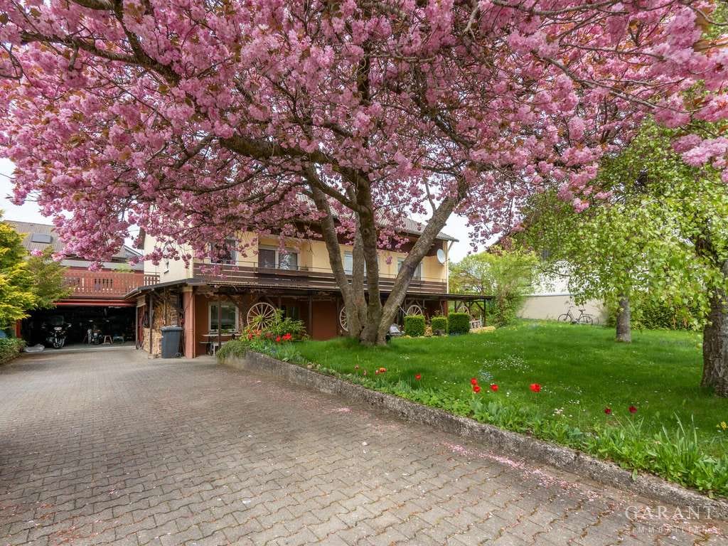 Immobilie in Laichingen - *Großes Einfamilienhaus mit wunderschönem Garten und Doppelgarage in Machtolsheim* - Bild 0