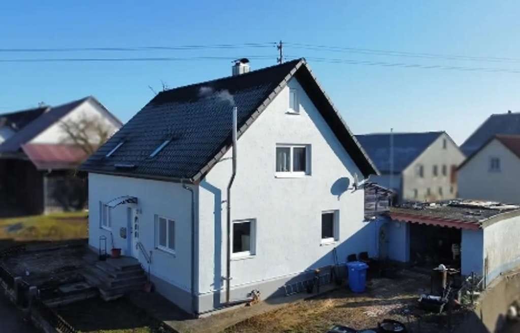 Immobilie in Alleshausen - KAPITALANLAGE: vermietetes Einfamilienhaus unweit vom Federsee - Bild 0