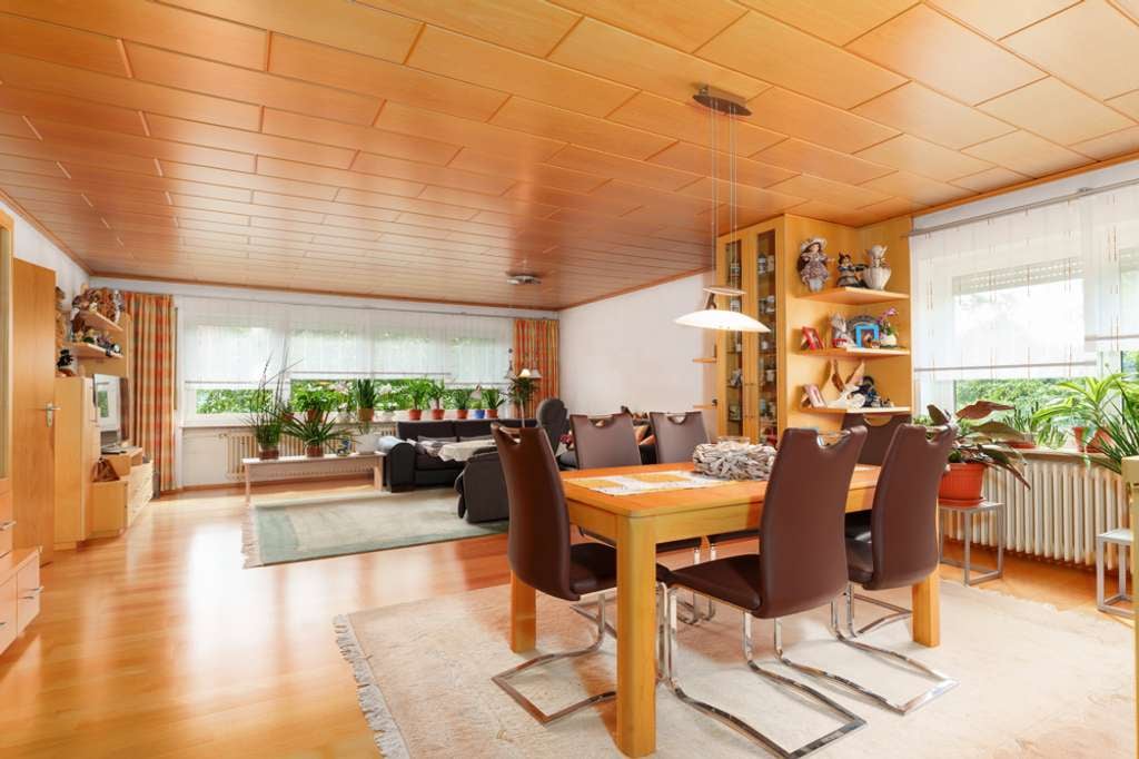 Immobilie in Lauterhofen - Leben im Grünen: Großzügiges Einfamilienhaus mit Nebengebäuden und ca. 6.036 m² Grundstücksfläche - Bild 1