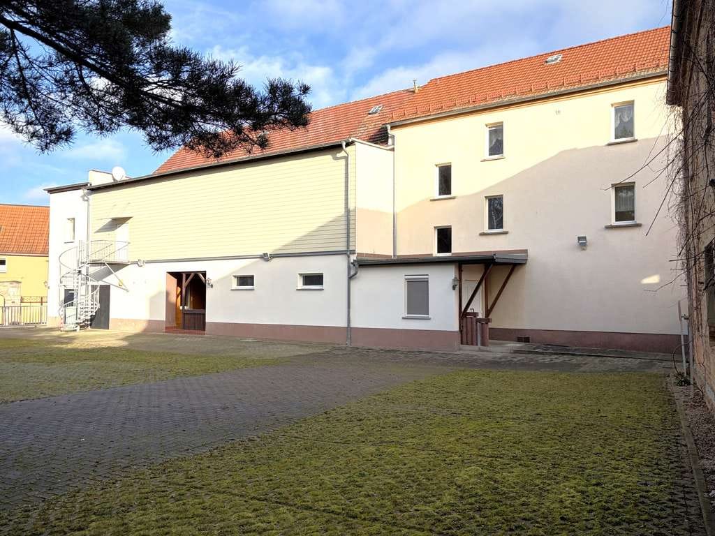 Immobilie in Lützen - Vielseitiges Objekt mit ca. 700m² Innenfläche + zahlreiche PKW-Stellplätzen auf 1.192m² Grund - Bild 1