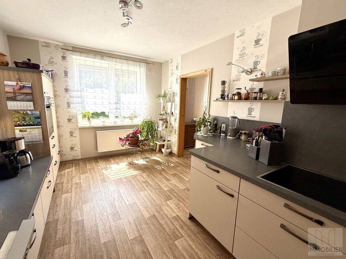 Immobilie in Schwarzatal - Modernisiertes Wohnhaus mit historischem Charme und idyllischem Garten - Raum für Familie, Hobby und Ideen - Bild 3