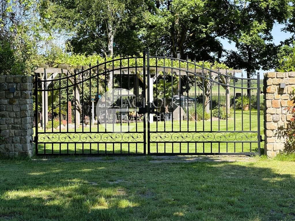 Immobilie in Lüder - Weitblick inklusive – Hofanwesen mit parkähnlichem Garten und besonderer Privatsphäre - Bild 0