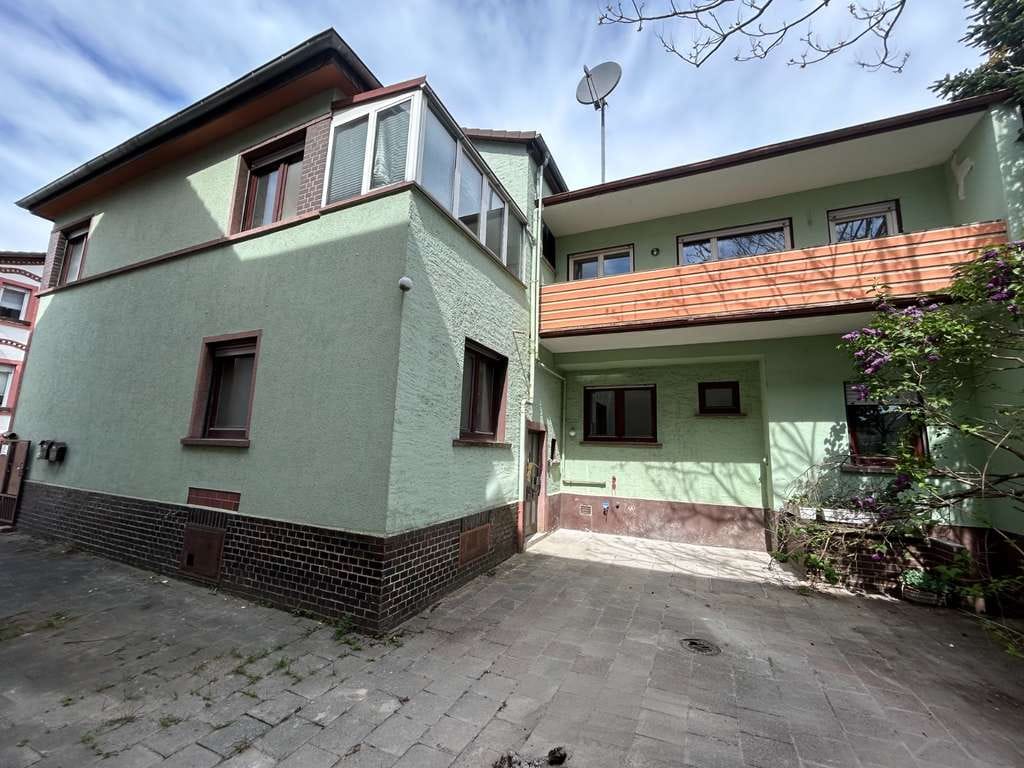 Immobilie in Obertshausen - Spannendes Umbau-Projekt: Mehrfamilienhaus mit 3 Wohnungen, hochwertigen & großzügigen Grundrissen - Bild 2