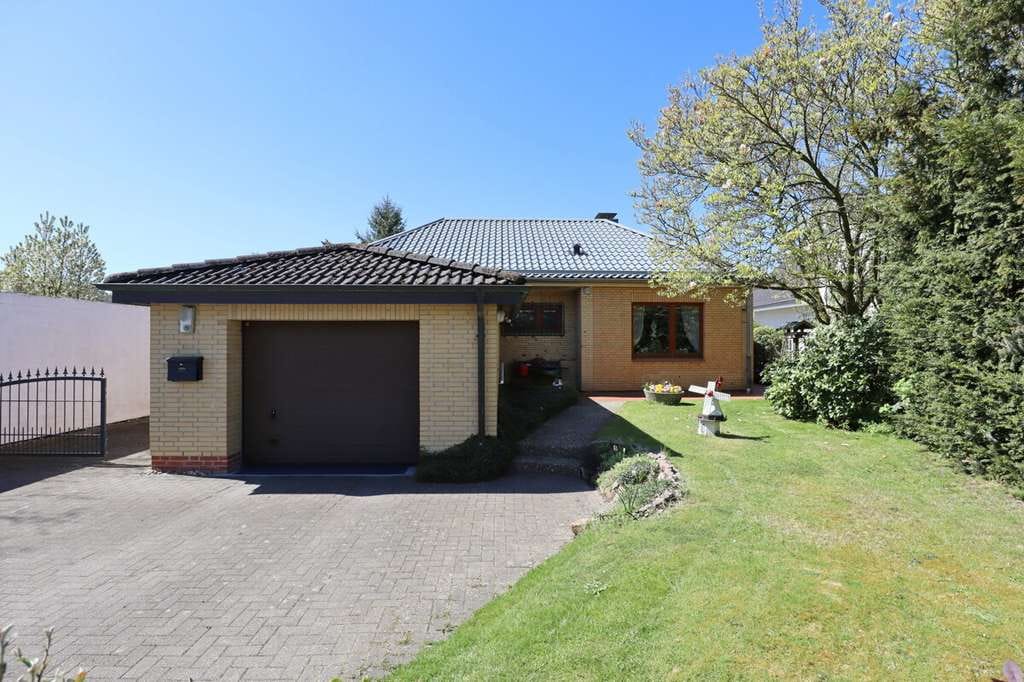 Immobilie in Ellerbek - Gepflegtes Einfamilienhaus mit separater Einheit auf großzügigem Grundstück in Ellerbek - Bild 1