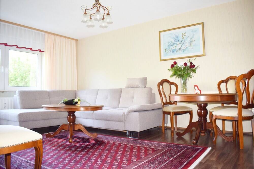 Immobilie in Neulingen - "Charmante 2-Zimmer-Wohnung im Hochparterre mit Balkon und Garage" - Bild 0