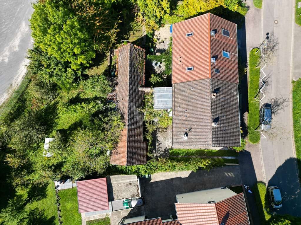 Immobilie in Sulzfeld - Sanierungsbedürftiges Zweifamilienhaus mit großem Grundstück in Sulzfeld - Bild 2