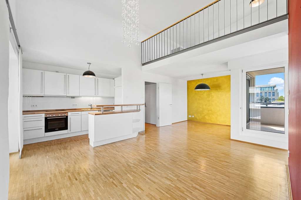 Immobilie in Höhenkirchen-Siegertsbrunn - Einzigartige Galeriewohnung mit außergewöhnlichem Raumgefühl - bezugsfrei - Bild 3