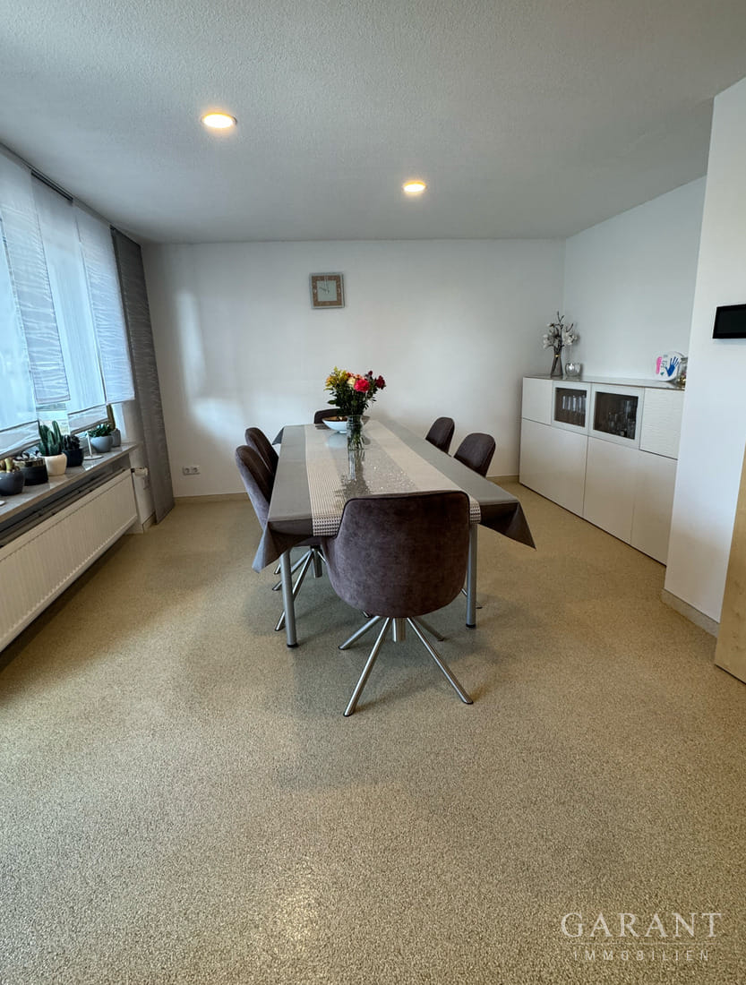 Immobilie in Syrgenstein - Modernisiertes Einfamilienhaus mit großem Hinterhof, Garagen und Werkstatt - Bild 2
