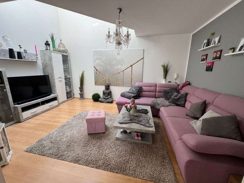 Immobilie in Linsengericht - "Schöner Wohnen" im Dorfzentrum - Ruhig gelegenes & außergewöhnliches Reihenmittelhaus - Bild 2