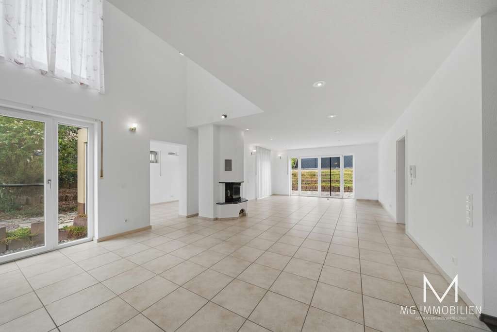 Immobilie in Hütschenhausen - MG – Hütschenhausen | Großzügiges Familienhaus mit Galerie, Garten & Doppelgarage - Bild 1