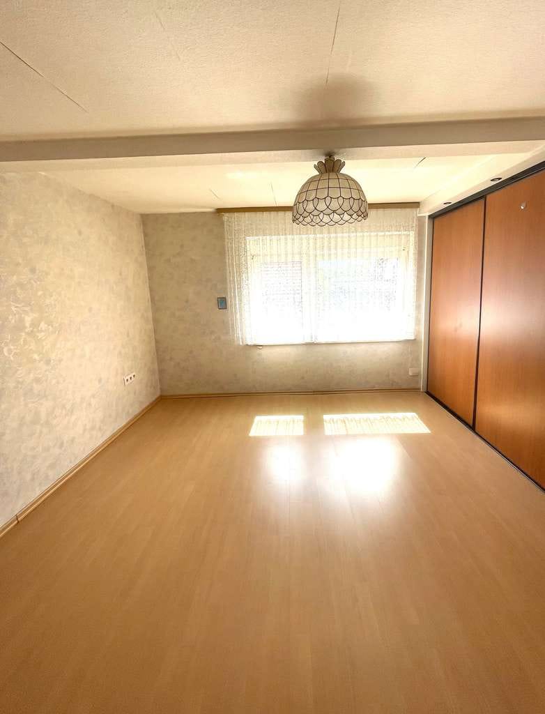 Immobilie in Kottweiler-Schwanden - Großzügiges Wohnhaus mit vielseitigen Nutzungsmöglichkeiten und Baureserve - Bild 4
