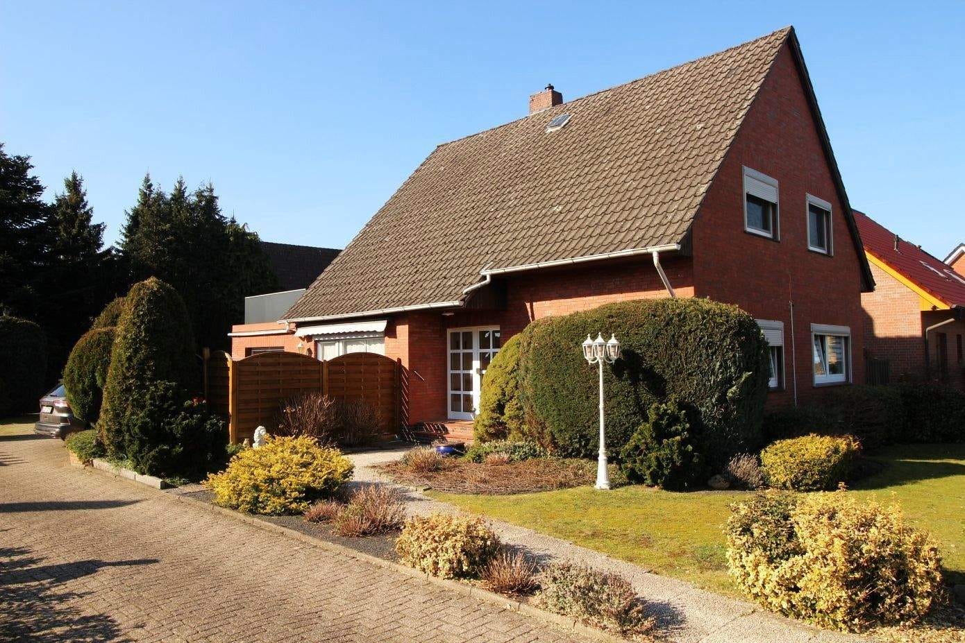 Immobilie in Hatten - Provisionsfreies Ein- bis Zweifamilienhaus mit Garage  - Bild 0