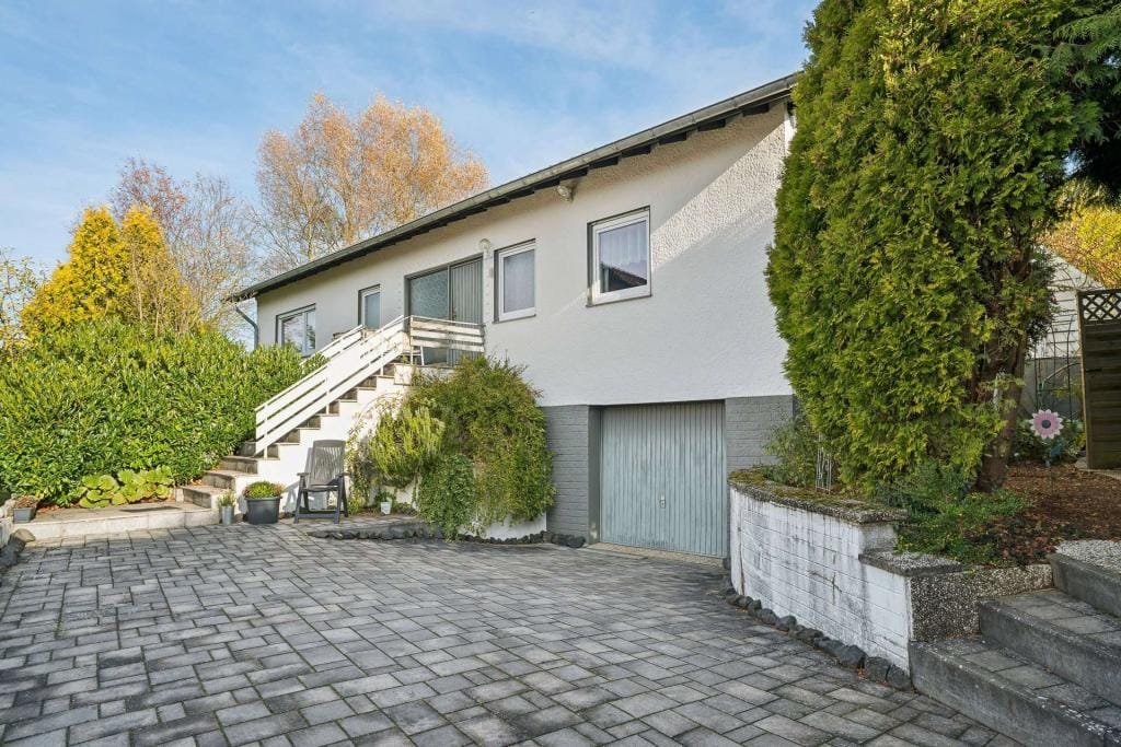 Immobilie in Elbtal - Ihr neues Zuhause für die ganze Familie - solides Einfamilienhaus mit Garten und Garage - Bild 1