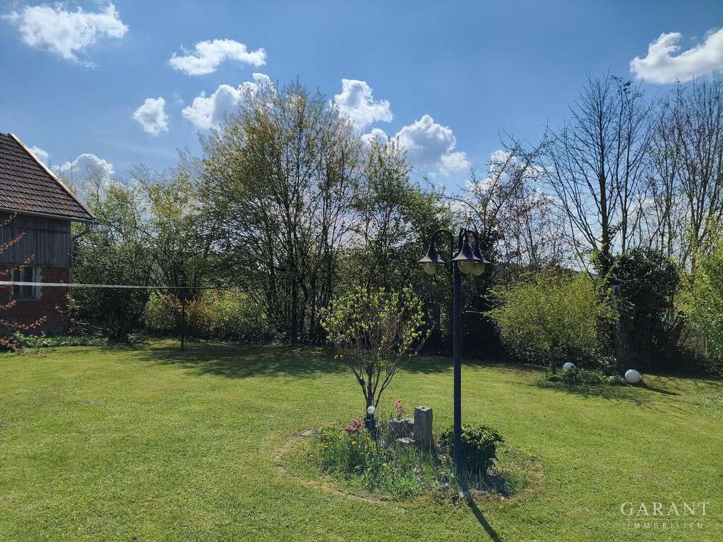 Immobilie in Neumarkt-Sankt Veit - Charmantes Mehrfamilienhaus mit großem Grundstück, Wintergarten und Ausbaupotenzial - Bild 3