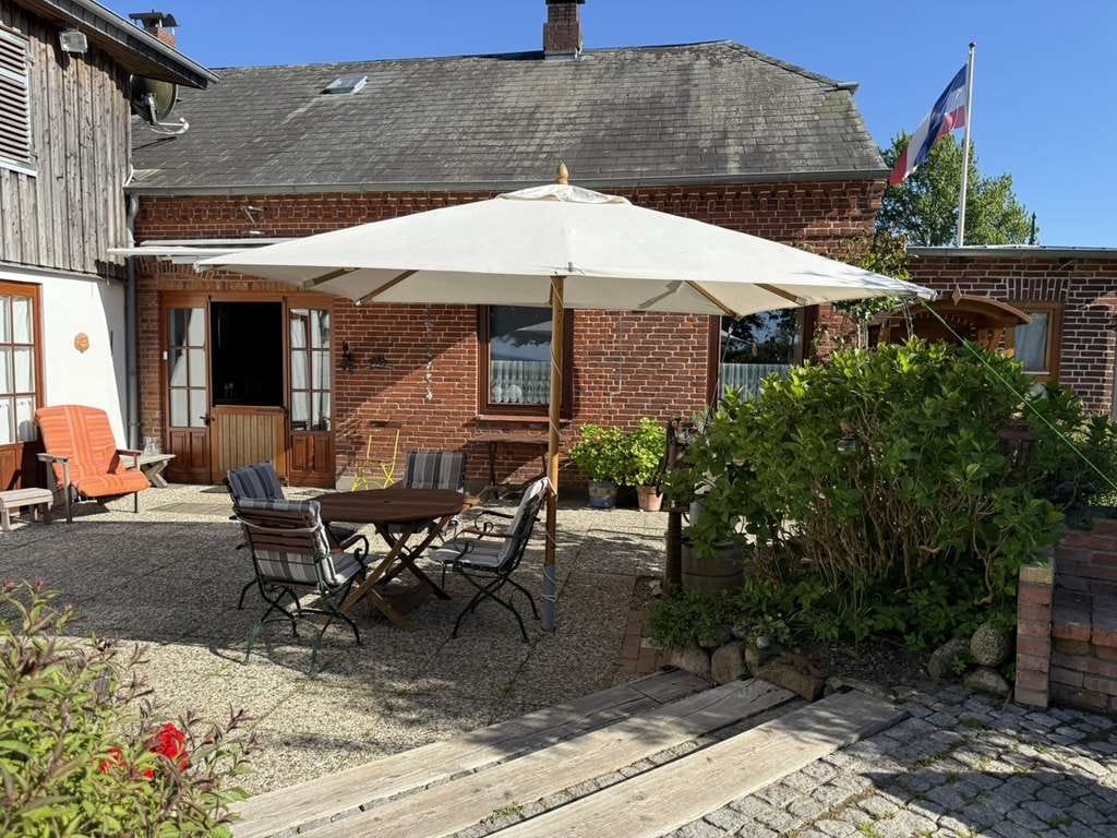 Immobilie in Niesgrau - Landhaus an der Ostsee mit parkähnlichem Garten und Blick auf 
die Geltinger Bucht! - Bild 2