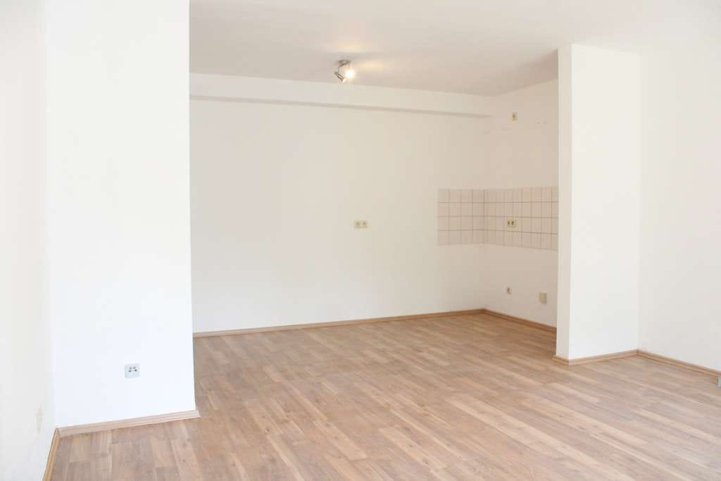 Immobilie in Gernsbach - Einziehen oder vermieten: Freies 1-Zimmer-Apartment mit Aufzug - Bild 3