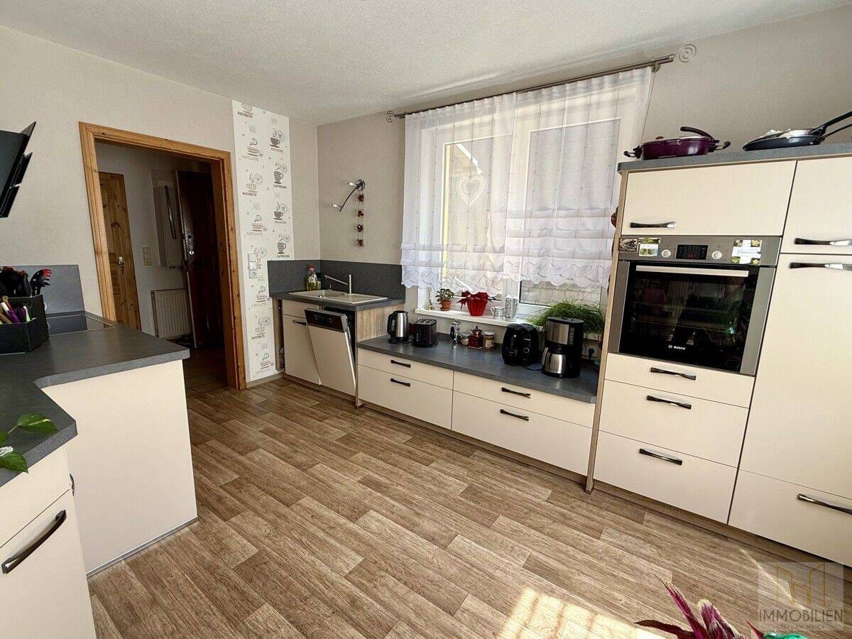 Immobilie in Schwarzatal - Modernisiertes Wohnhaus mit historischem Charme und idyllischem Garten - Raum für Familie, Hobby und Ideen - Bild 2