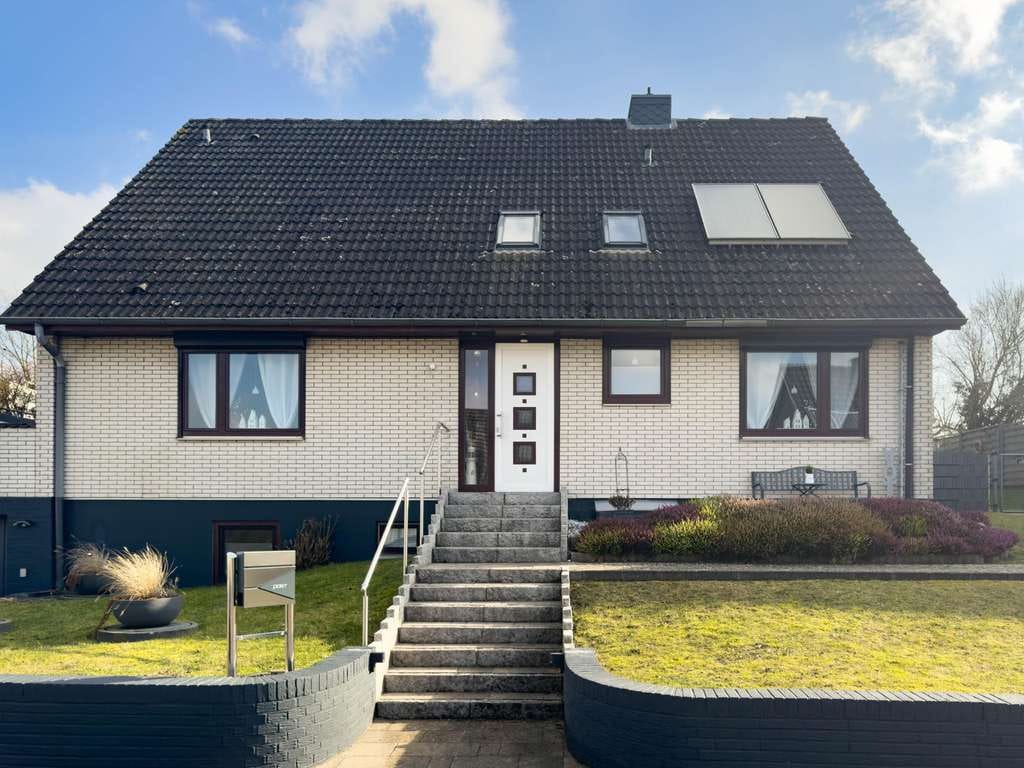 Immobilie in Zarpen - Wohnidylle in Zarpen: Modernisiertes Zweifamilienhaus mit viel Platz für Ihre Wohnträume - Bild 0