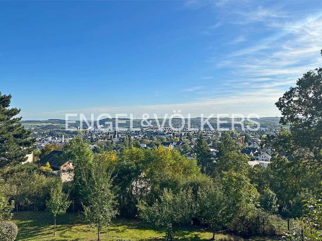 Immobilie in Mayen - Großzügiges Familienhaus in bester Aussichtslage der Stadt mit Einliegerwohnung - Bild 2