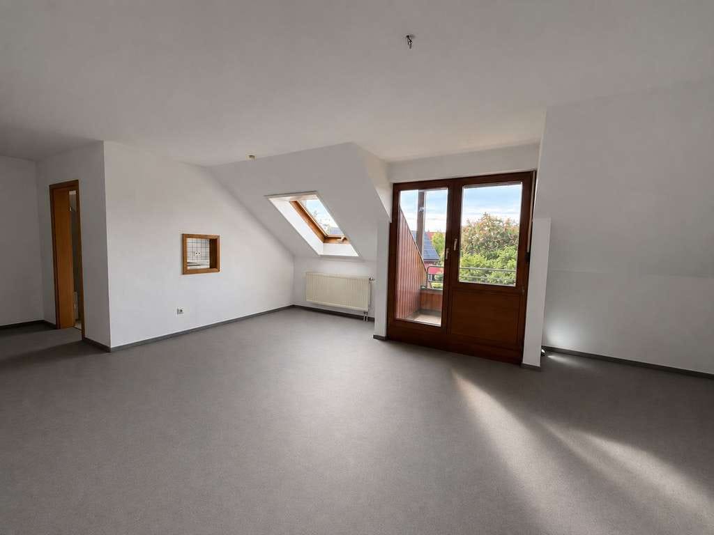 Immobilie in Ilshofen - Charmante Dachgeschosswohnung mit Sonnenbalkon & Wohlfühlatmosphäre – Ihr neues Zuhause in Ilshofen - Bild 3