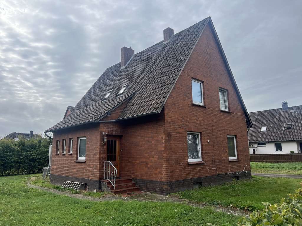 Immobilie in Nienburg/Weser - Hohe Mietrendite, Zwei Wohnhäuser mit 2 Garagen - Bild 1