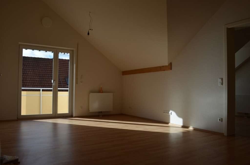 Immobilie in Penzing - Attraktive 3-Zimmer Dachgeschosswohnung mit Sichtdachtstuhl und Aufzug - Bild 3