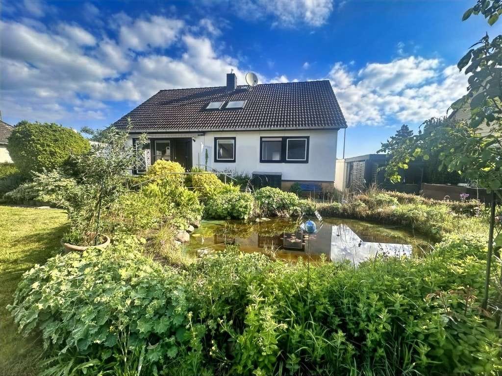 Immobilie in Nordstemmen - Charmantes Einfamilienhaus mit Kachelofen, Garage und Terrasse in Nordstemmen - Bild 0