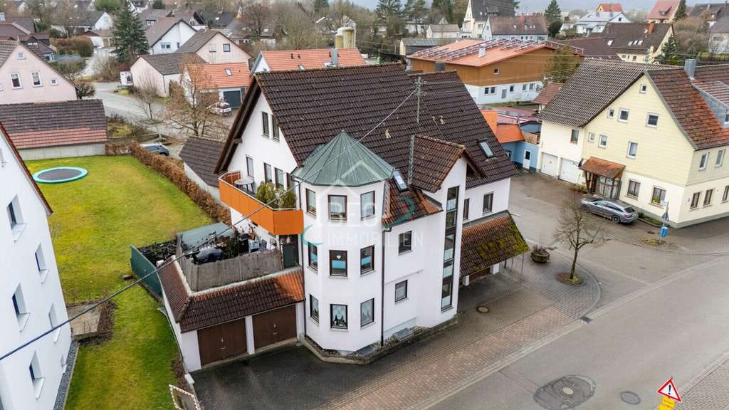 Immobilie in Michelbach an der Bilz - Großzügige Eigentumswohnung mit zwei Garagen in zentraler Lage - Bild 1