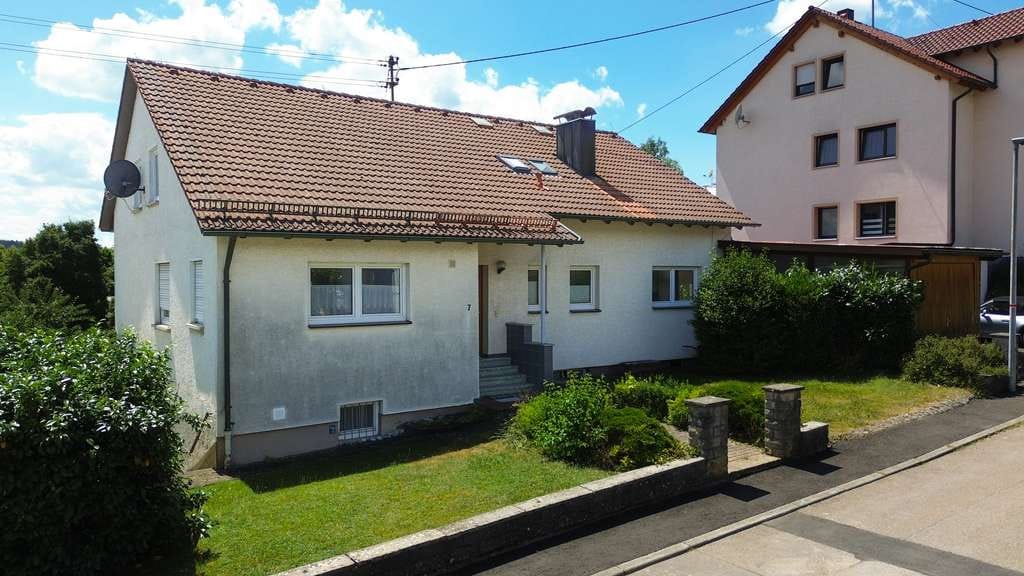 Immobilie in Steinheim am Albuch - ++ Platz für die ganze Familie ++ großzügiges Einfamilienhaus mit Einliegerwohnung - Bild 0