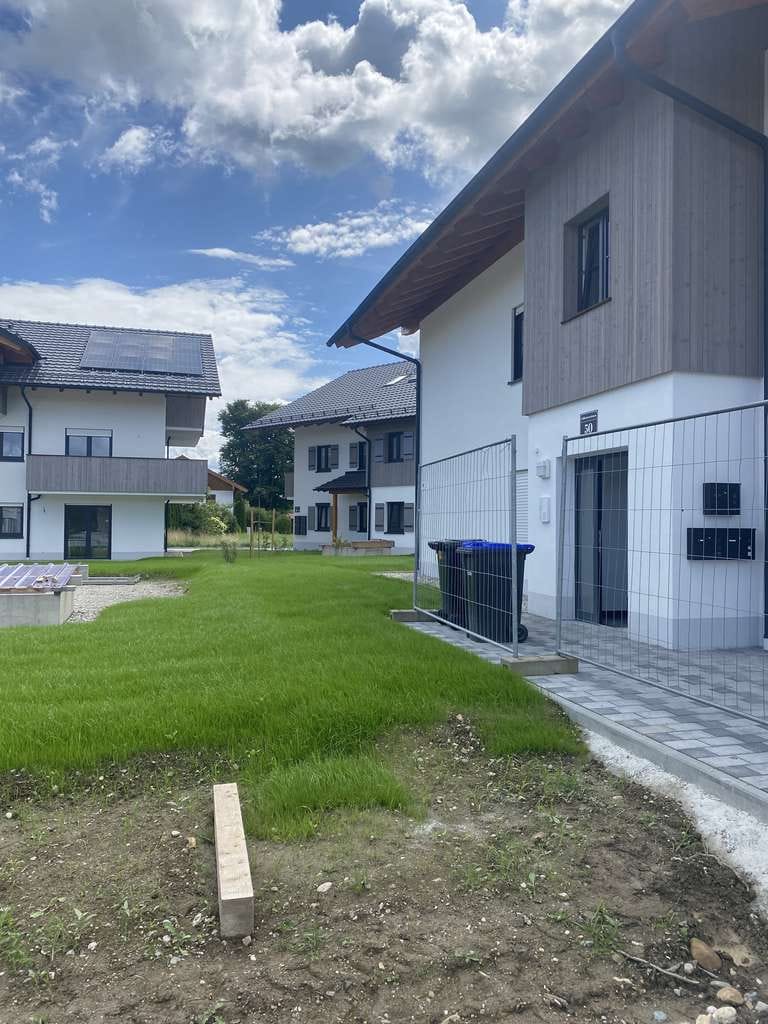 Immobilie in Übersee - 3-Zimmer-Neubauwohnung - Bergpanorama -   OG mit Balkon - - Bild 2