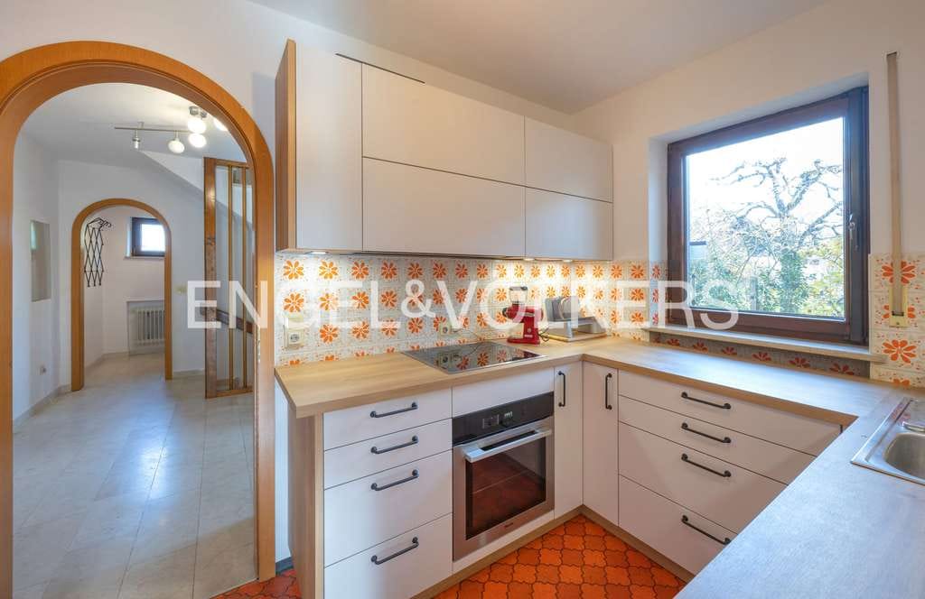 Immobilie in Grafrath - Großzügig Wohnen auf 209m²: Einfamilienhaus mit hellem Souterrain-Apartment - Bild 2