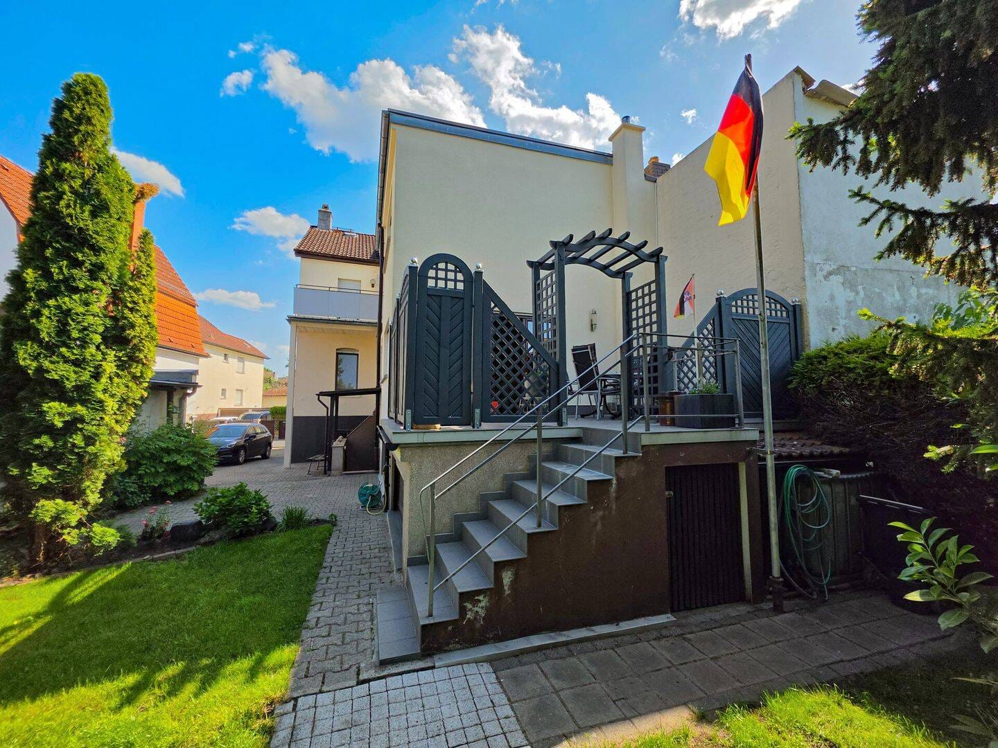 Immobilie in Obertshausen - Zweifamilienhaus mit großer Terrasse und Garten - Bild 4