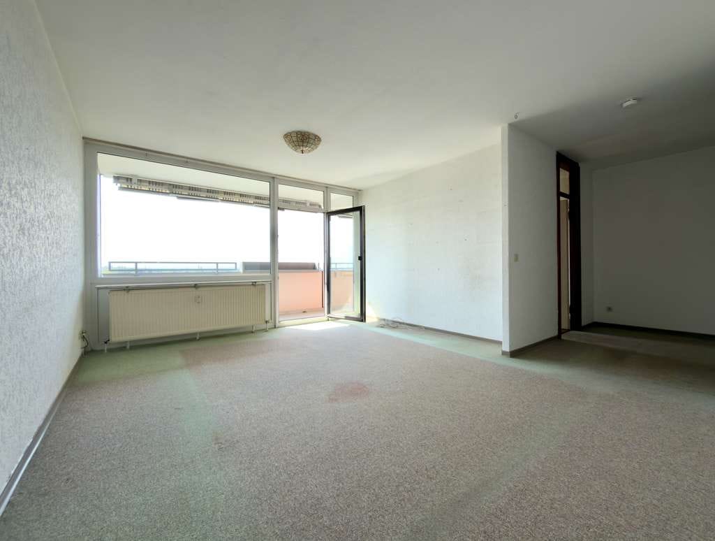 Immobilie in Langen - Wohnen über den Dächern von Langen: 4 Zimmer mit Südbalkon und Stellplatz - Bild 0