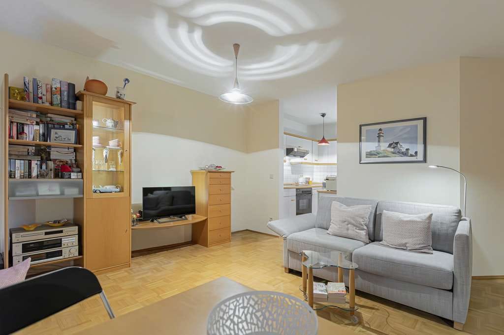 Immobilie in Holzkirchen - Attraktives, vermietetes Apartment in Holzkirchen mit Tiefgaragenstellplatz inklusive - Bild 2