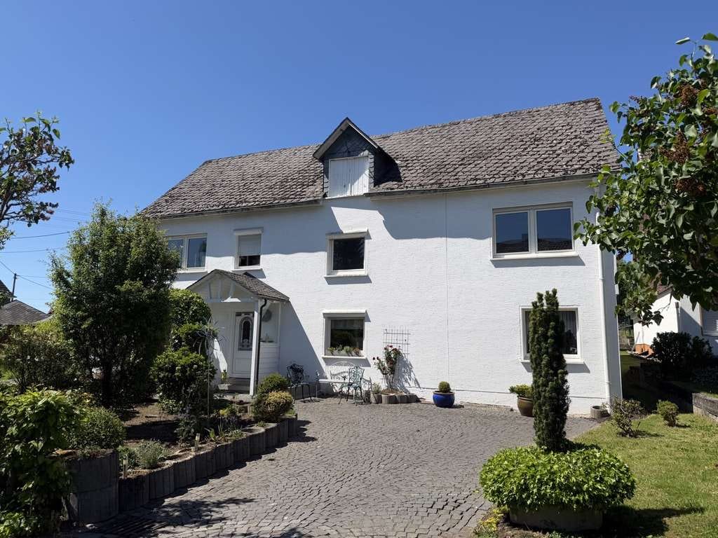 Immobilie in Wilnsdorf - Großzügiges Wohnhaus mit Charakter im Herzen von Wilnsdorf-Anzhausen! - Bild 1