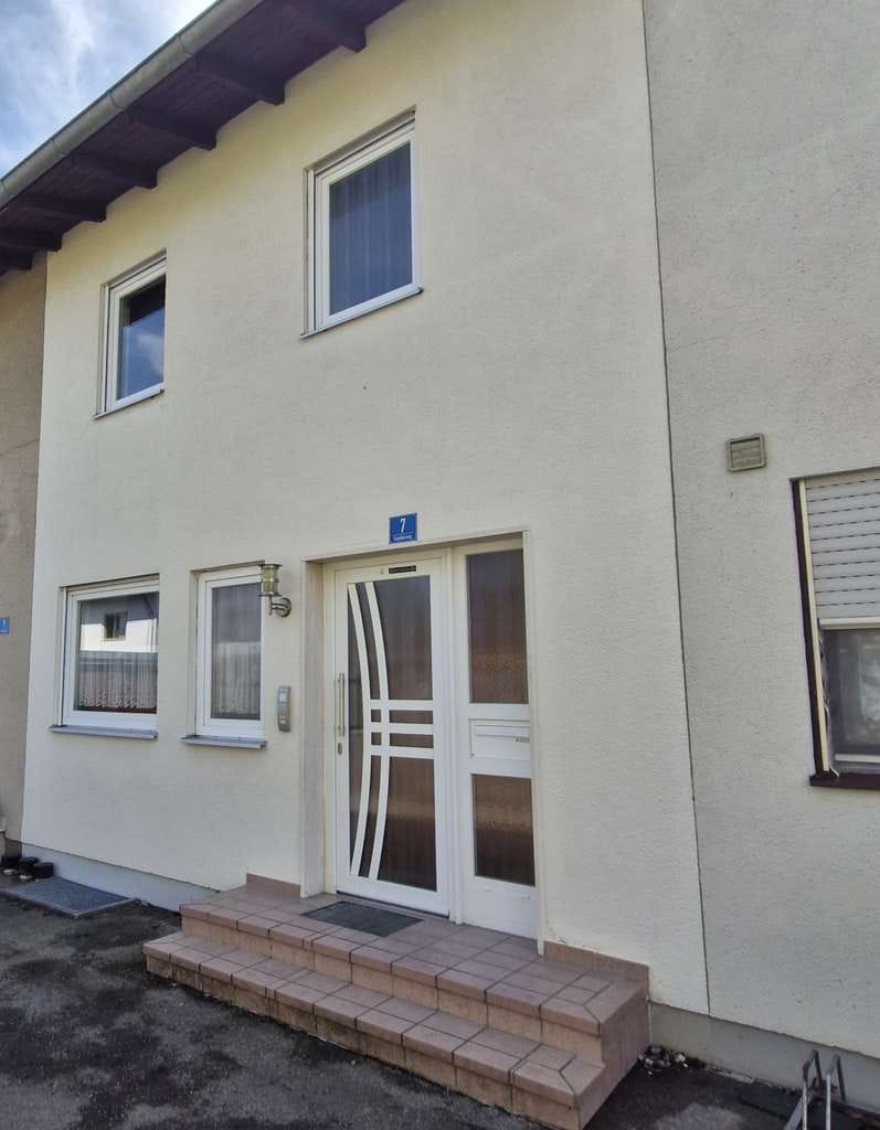 Immobilie in Tüßling - attraktives Reihen - Einfamilienhaus in ruhiger und zentraler Lage,  mit Platz für die ganze Familie - Bild 0