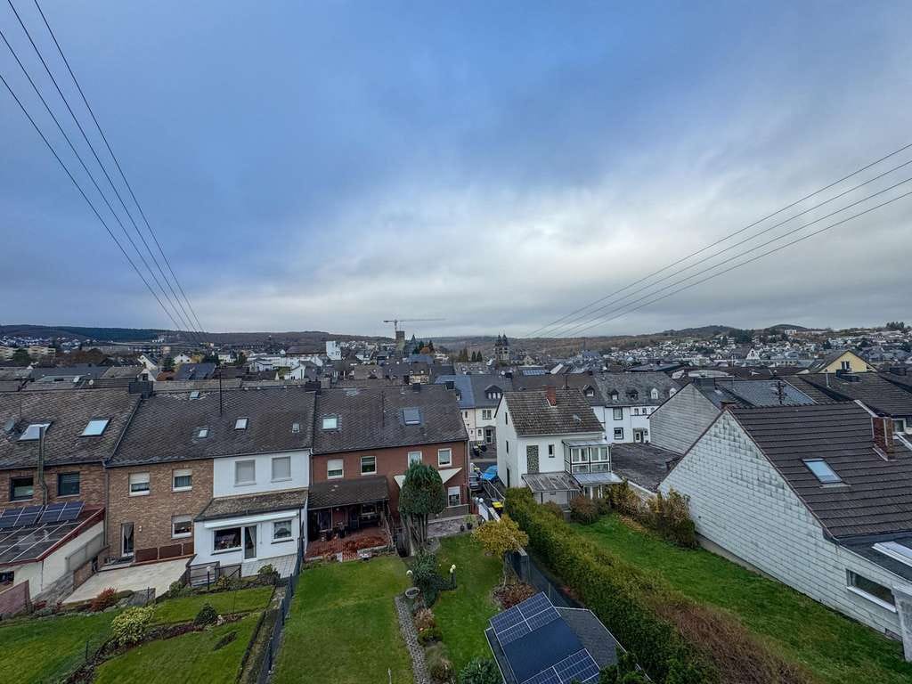 Immobilie in Mayen - Gepflegtes Einfamilienhaus in Mayen mit Garten und zwei Garagen - Bild 2