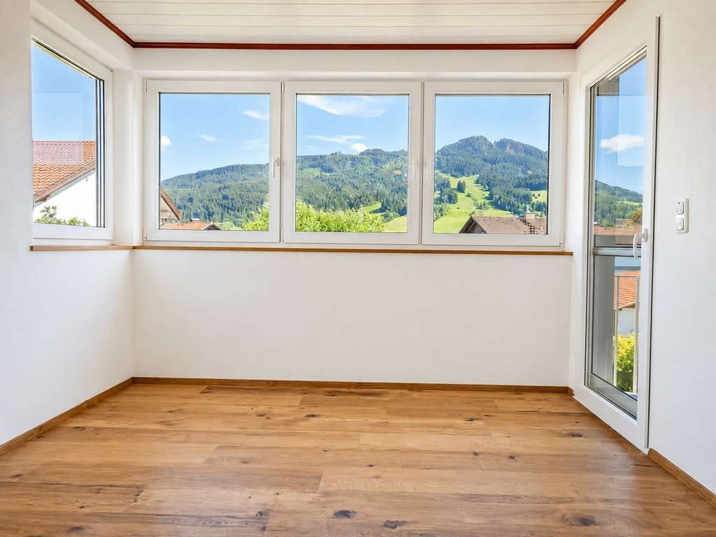 Immobilie in Nesselwang - 4-Zimmer-Wohnung in Nesselwang mit traumhaftem, unverbaubarem Bergblick. - Bild 1