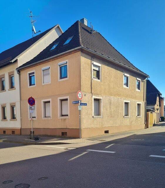 Immobilie in Kuppenheim - Zweifamilienhaus mit Doppelgarage & Ausbaumöglichkeit - Bild 2