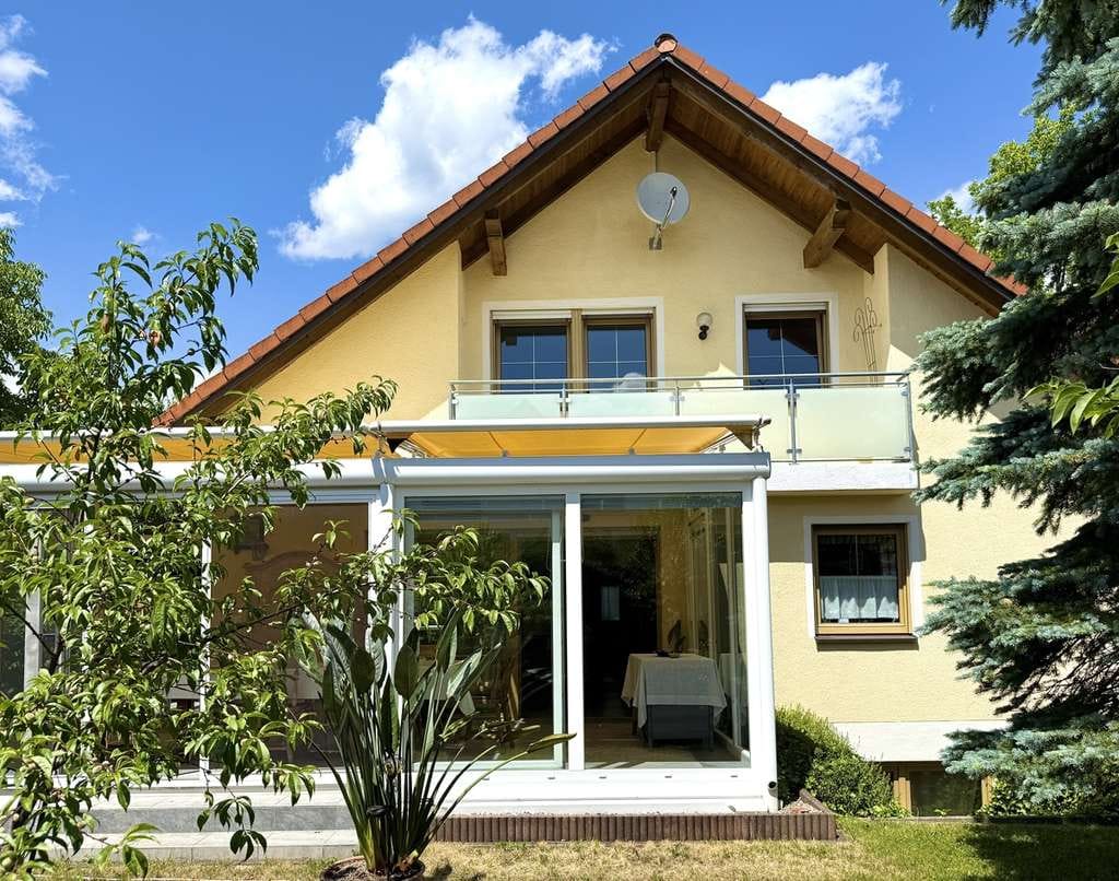 Immobilie in Untermeitingen - Extravagantes Haus mit zwei Wohnungen, Wintergarten, Terrasse und Garage in Untermeitingen zu kaufen - Bild 0