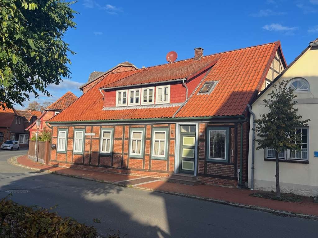 Immobilie in Bleckede - Denkmalgeschütztes Fachwerkhaus mit Nebengebäude und Garage - Bild 3