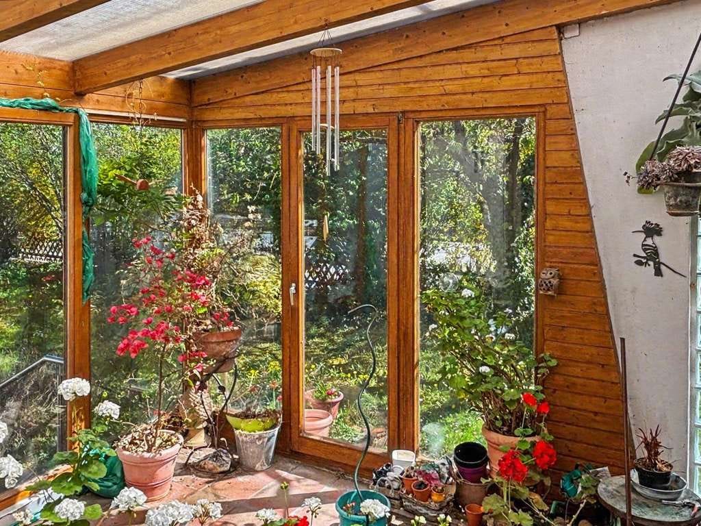 Immobilie in Neutraubling - Großes Einfamilienhaus mit Wintergarten in Neutraubling - Bild 1
