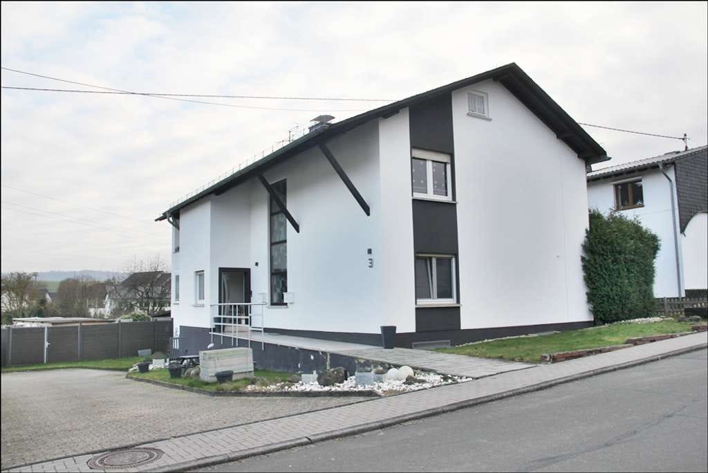 Immobilie in Niederelbert - Vermietetes Zweifamilienhaus in ruhiger Lage von Niederelbert - Bild 0