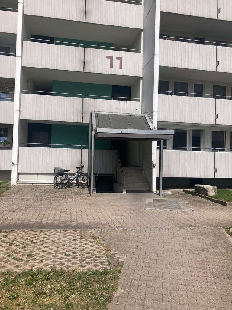 Immobilie in Sindelfingen - Renovierungschance mit Weitblick – 2-Zimmer-Wohnung mit Balkon, Keller und Tiefgaragen-Einzelbox in - Bild 2