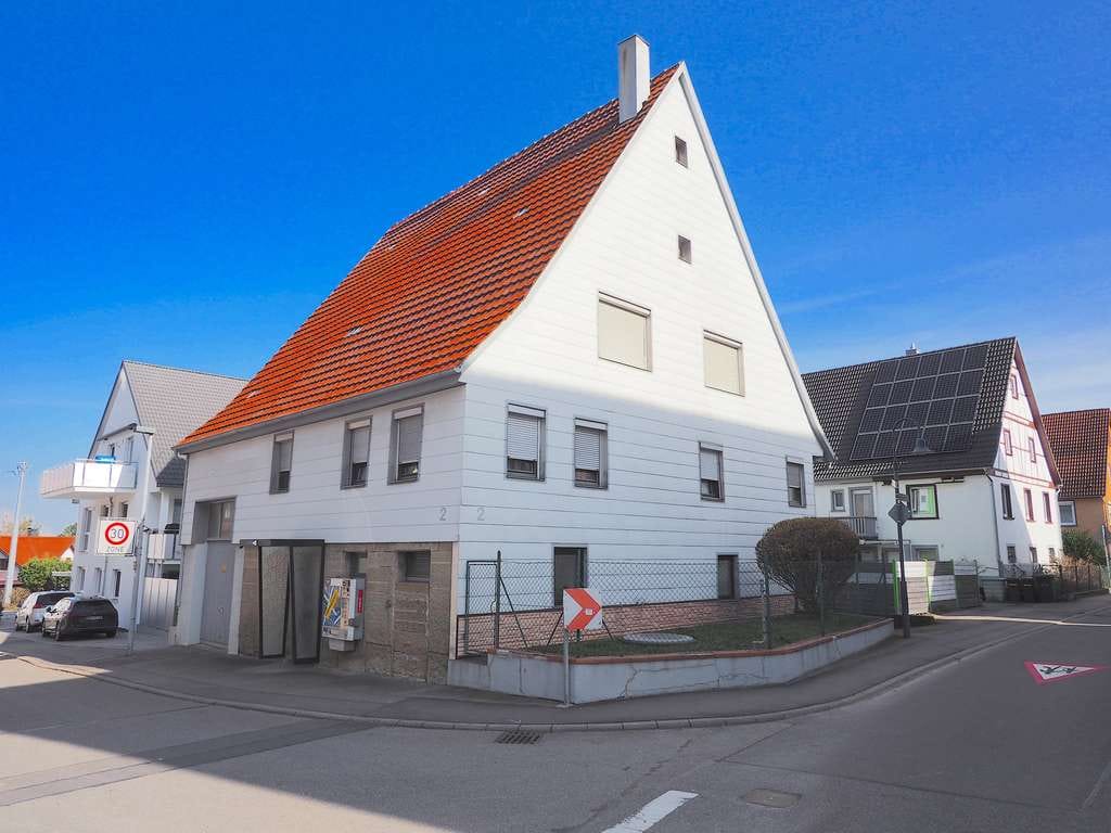 Immobilie in Bondorf - Einfamilienhaus mit Scheune und großem Ausbaupotential - Bild 2
