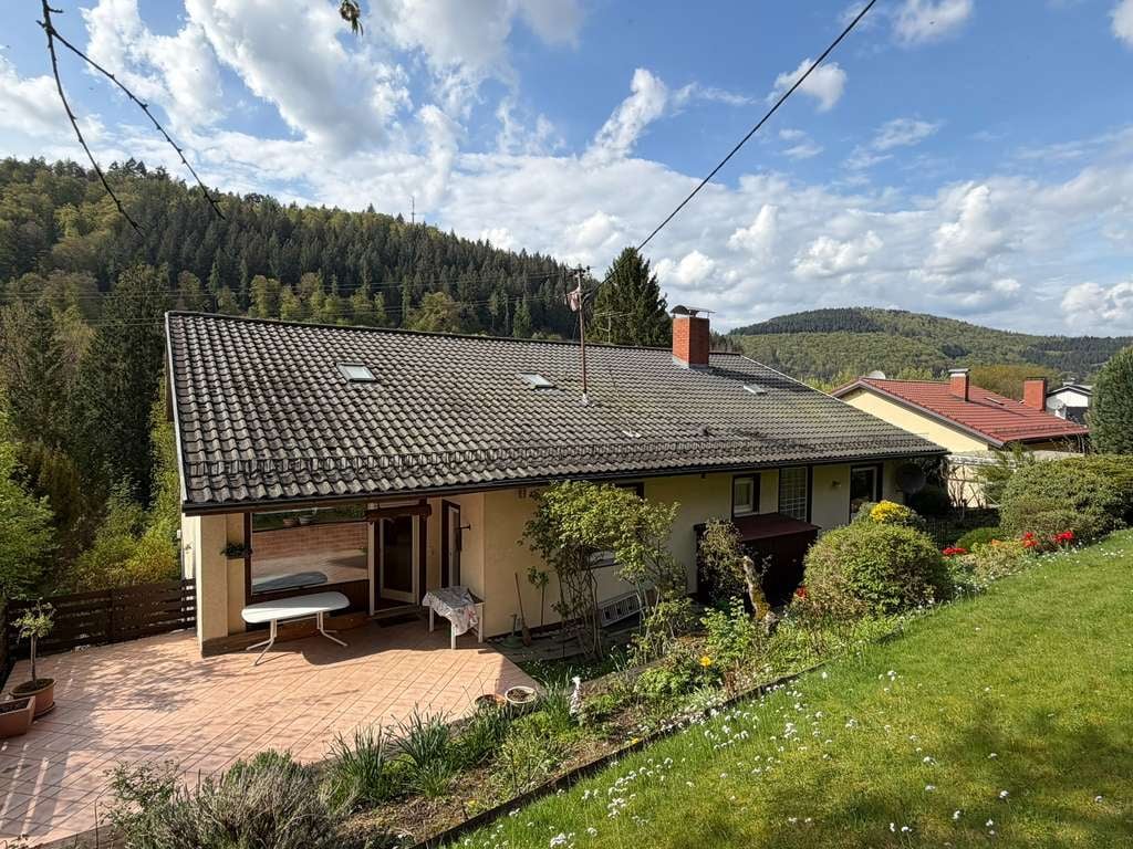 Immobilie in Neckargemünd - Viel Platz und Wohnkomfort für die ganze Familie! Haus mit herrlichem Garten und großer Garage - Bild 2