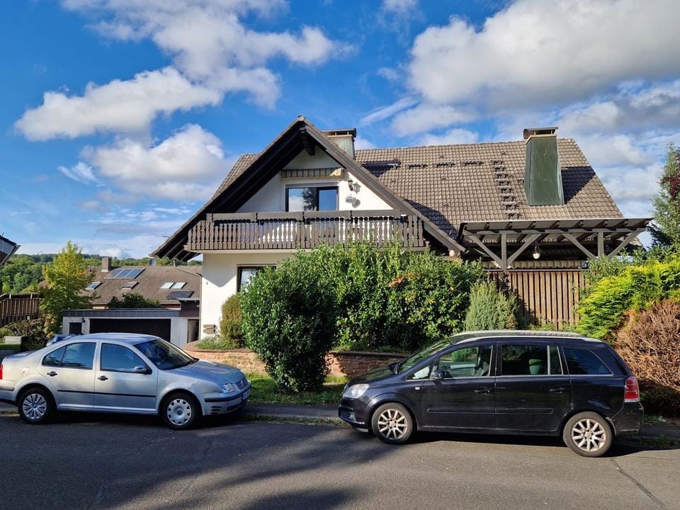Immobilie in Schöllkrippen - 3 Familienhaus in ruhiger Lage in Schneppenbach - Miete hilft bei der Finanzierung - Bild 0