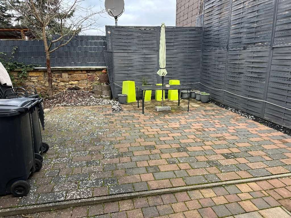 Immobilie in Kirchheimbolanden - Schönes Zweifamilienhaus mit Balkon und frei sitz und 2 Stellplätze - Bild 1