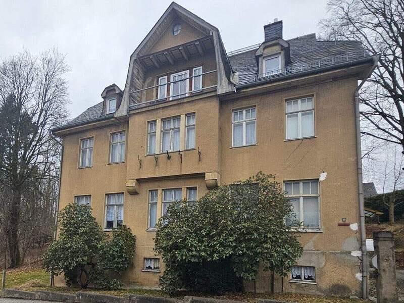 Immobilie in Bad Lobenstein - Mehrfamilienhaus mit Ausbaupotential. Wohn- und Geschäftshaus. Teilverkauf der Grundstücke möglich. - Bild 0